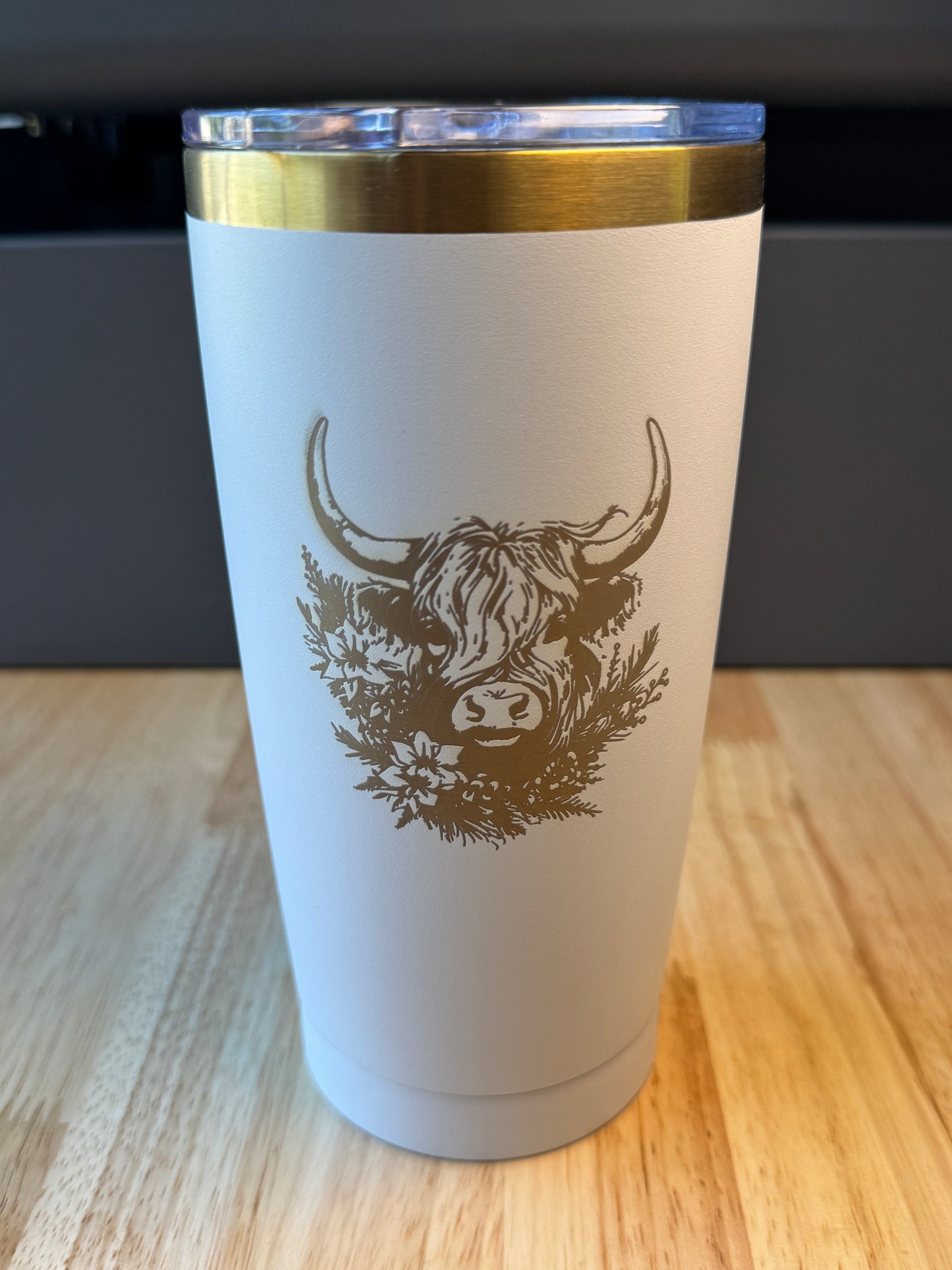 20oz White Highland Cow Tumbler, Custom Engraved Gift for mom, Gift for Daughter, Anniversary Gift, Holiday Gift